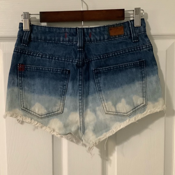 Urban Outfitters BDG Women's High Rise Cheeky Ombre Jean Shorts - size 26 - Picture 2 of 3